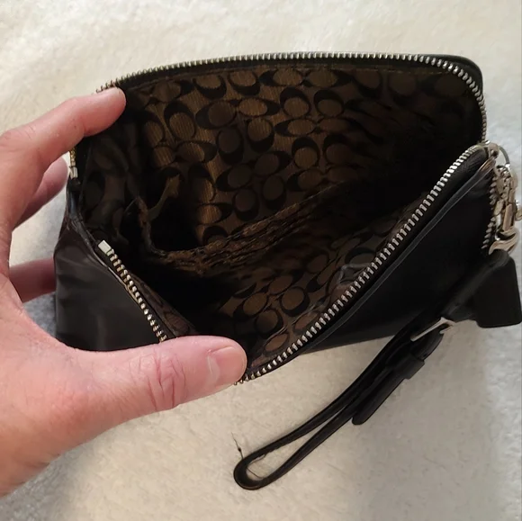 Coach wristlet - Picture 9 of 9